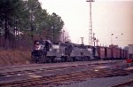 NS 2800 leads two other locos working the yard